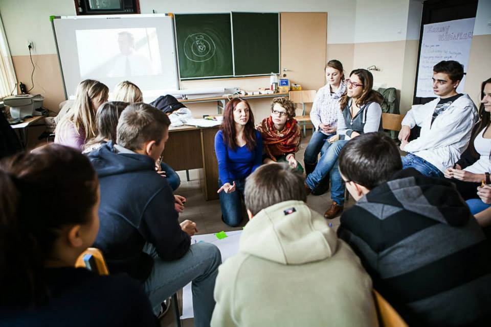 464924125_27910928315164758_8453227663955908700_n zdjęcie młodzieży i prowadzących warsztaty w ramach projektu Obywatel PRO